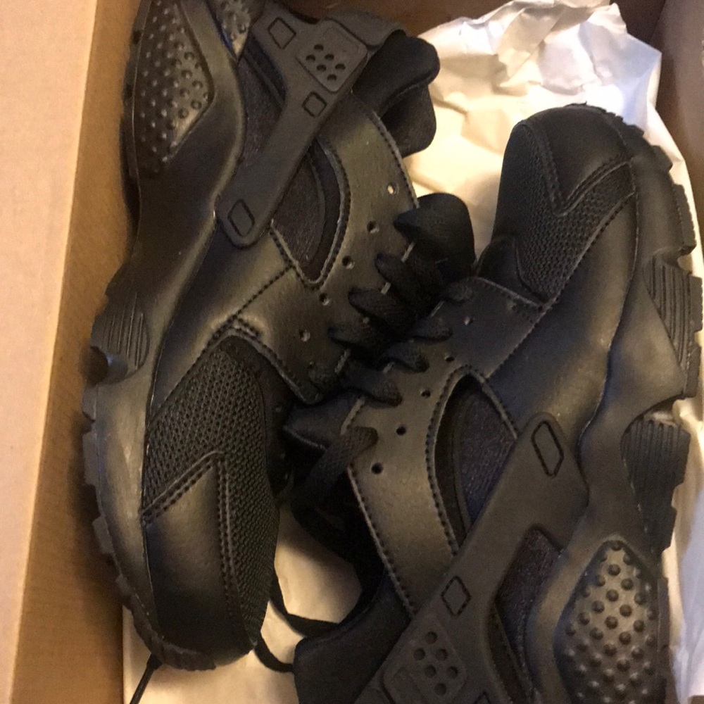 Brand new NIKE HUARACHE!